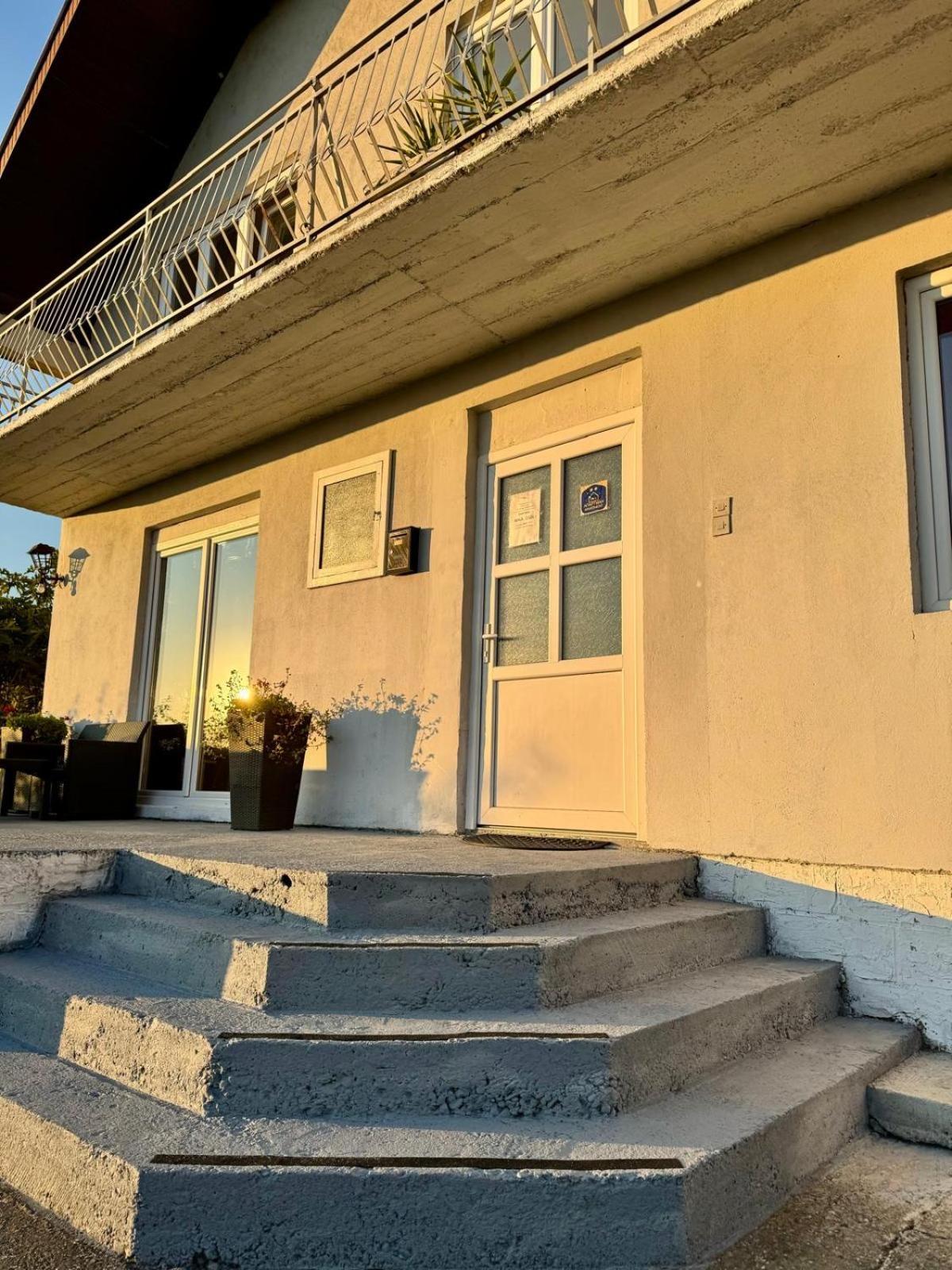 Mala Oaza Appartement Čačak Buitenkant foto