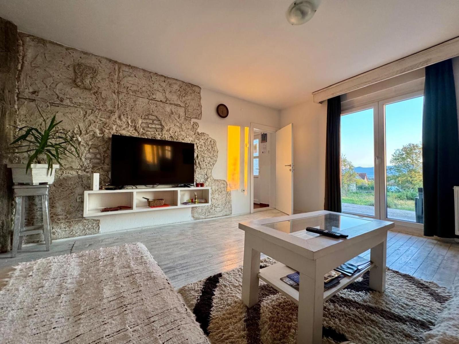 Mala Oaza Appartement Čačak Buitenkant foto