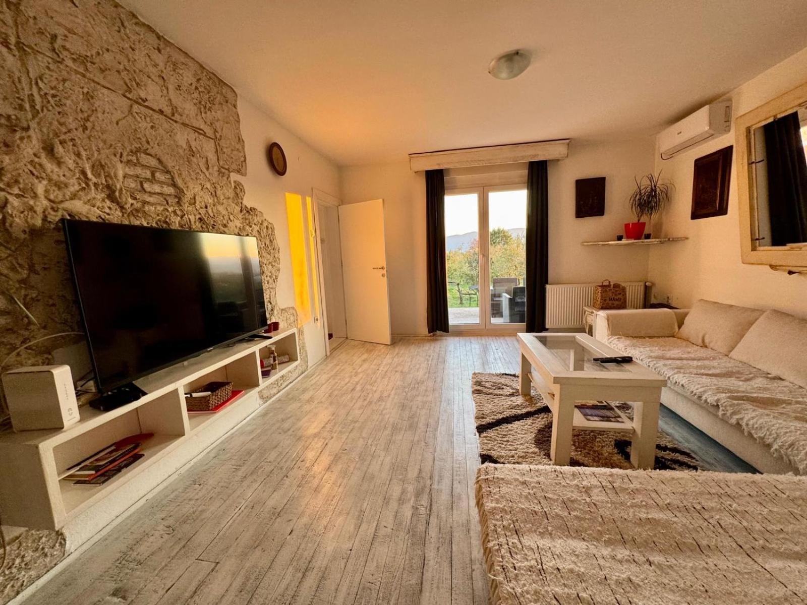 Mala Oaza Appartement Čačak Buitenkant foto